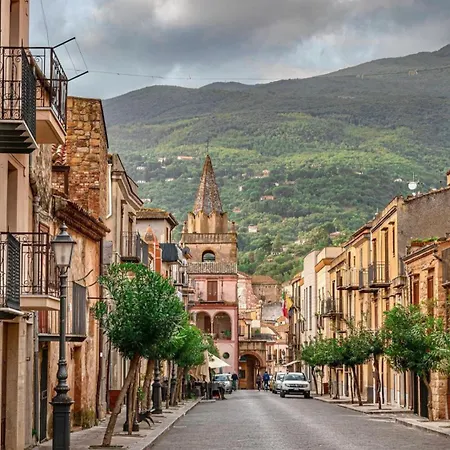 Lägenhetshotell Porta San Paolo House Castelbuono (Sicily)